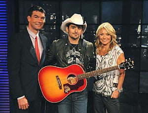 Pictured (l-r): "Live with Regis and Kelly" guest co-host, actor Jerry O’Connell; Paisley; and Kelly Ripa.