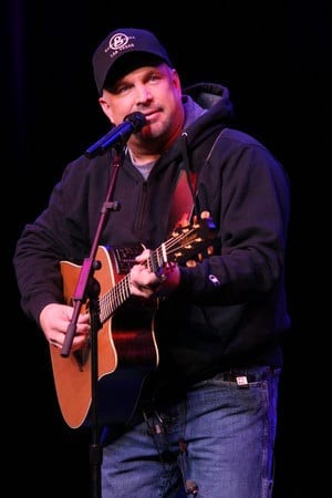 Garth onstage at the Wynn in Las Vegas.