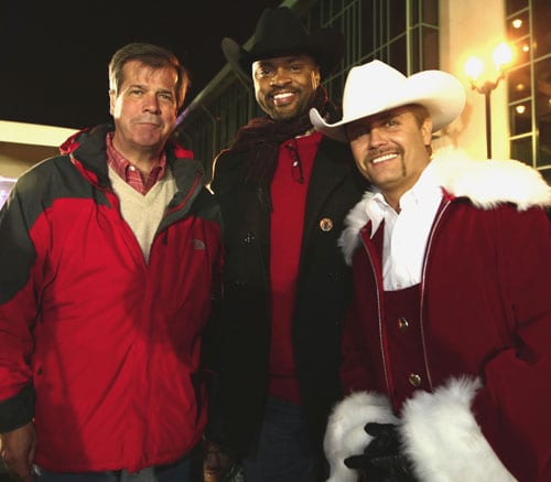 Country Music Star, John Rich, was the Grand Marshall for the recent 55th Annual Nashville Christmas Parade.  John, along with Two Foot Fred, Cowboy Troy, Carter’s Chord, Steel Magnolia and Nashville Mayor Karl Dean,  light the Christmas Tree at the Public Square and then kicked off the parade  spreading the holiday cheer to thousands of individuals and their families. (L-R): Nashville Mayor Karl Dean, John Rich, Cowboy Troy