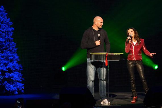Chicago Bears' Brian Urlacher on stage with Martina McBride at the Chicago Theatre. Photo: RKN Photo