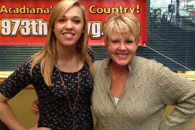Sidewalk Records' Morgan Frazier (L) recently visited with Stephanie Crist (R) from 97-3 The Dawg in Lafayette, LA.