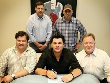 Pictured (L-R): F3 Entertainment’s Ken Madson, Sony Music Nashville A&R VP Jim Catino, Dee Jay Silver, Average Joes Entertainment CEO Shannon Houchins, and Sony Music Nashville Chairman & CEO Gary Overton.  Photo Credit:  Alan Poizner