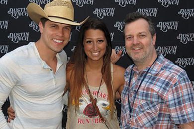 Dustin Lynch recently visited with WWKA/Orlando’s Ashley with Broken Bow’s Scotty O'Brien. Pictured (L-R): Dustin Lynch, Ashley (AJ and Ashley), Scotty O’Brien