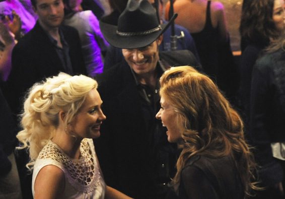 Rayna greets Scarlett and Will at Edgehill Republic's CMA nominations party on the General Jackson showboat.
