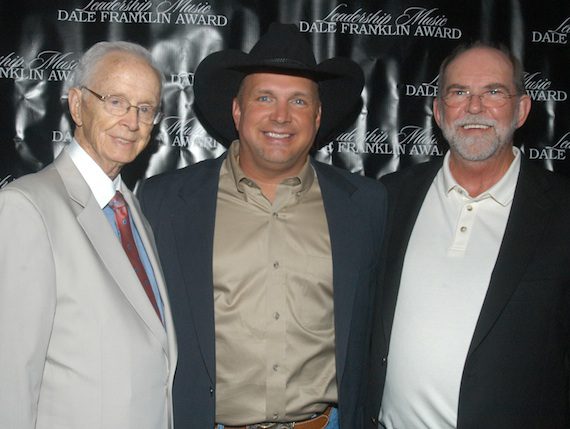 Pictured (L-R): Jim Foglesong, Garth Brooks, Allen Reynolds receive the Leadership Music Dale Franklin Award.