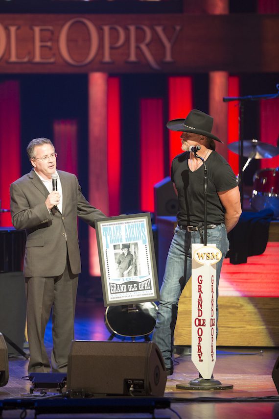 Trace Adkins 10th anniversary with Pete on stage by Chris Hollo-8081 8-23-13111111