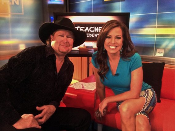 Pictured (L-R): Tracy Lawrence, Robin Meade