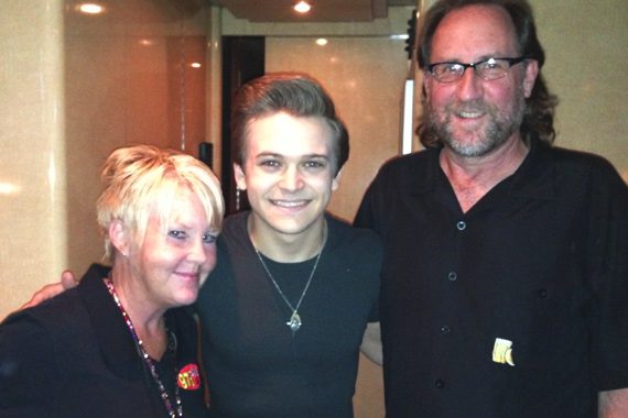 Atlantic/WMN’s Hunter Hayes recently played in front of his hometown in Lafayette, LA.  Pictured (L-R): KMDL’s Stephanie Crist, Hunter Hayes, and WMN’s Mark Niederhauser. 