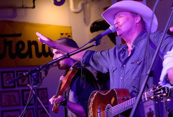 Singer/Songwriter Alan Jackson performs at Acme Feed & Seed on September 10, 2014 in Nashville, Tennessee.  Photo: Rick Diamond/Getty Images 