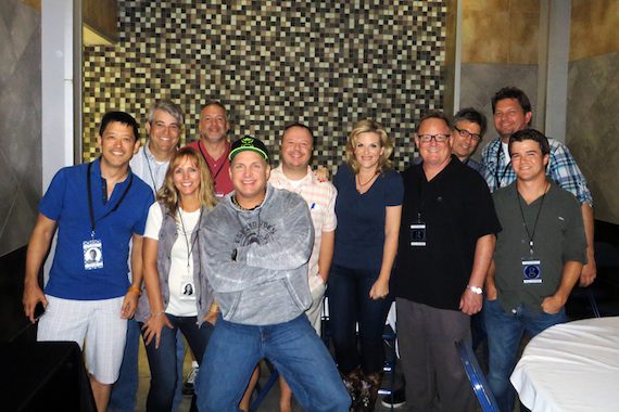 Pictured (L-R):  The RCA Nashville promo team’s Larry Santiago, David Berry, Elizabeth Sledge, and Keith Gale; Brooks; RCA’s Josh Easler; Yearwood; Overton; and RCA’s Dan Nelson, Matt Galvin, and Parker Fowler. Photo courtesy of RCA Nashville.