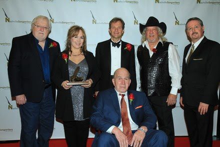 Pictured (L-R):  Pat Alger, Board Chair , NaSHOF Foundation; inductees Gretchen Peters, Tom Douglas and John Anderson; Mark Ford, Executive Director, NaSHOF Foundation. Front Row: Inductee Paul Craft. Photo: Bev Moser