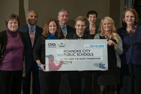 Pictured (L-R): Cari C. Gates (Supervisor of Fine and Performing Arts, Roanoke City Public Schools); Paul Cothran (Executive Director, VH1 Save The Music Foundation); Foundation For Roanoke Valley's Michelle Eberly and Alan E. Ronk; Hunter Hayes; Jaclyn Rudderow (Program & Communications Manager, VH1 Save The Music Foundation); Tiffany Kerns (CMA Community Outreach Manager); and Dr. Rita Bishop (Superintendent, Roanoke City Public schools). Photo: Getty Images for VH1