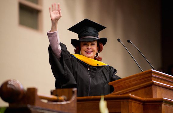 Judd concludes her Commencement speech at Berea College’s 143rd Commencement ceremonies. Photo: O’Neil Arnold