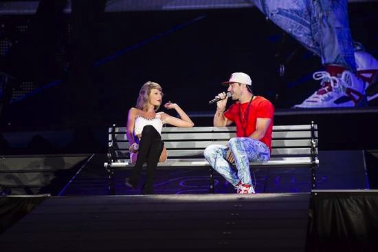 Sam Hunt surprised over 55,000 Taylor Swift concert-goers at last night’s sold out Soldier Field in Chicago. Before joiningHunt on his Platinum-selling, No. 1 smash hit, “Take Your Time.” Photo: TAS Rights Management