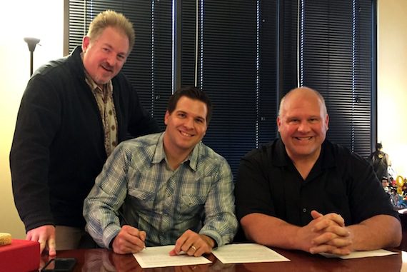 Pictured (L-R): Kevin Mason, Turnpike Music EVP of Operations; Justin Mason; Larry Pareigis, Turnpike Music/Nine North Label Group President