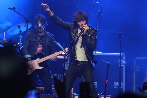 Chris Janson performs at Nashville's All For The Hall event in 2016. Photo: Moments By Moser Photography