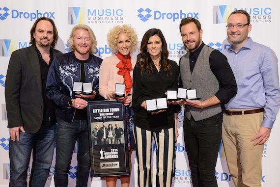 Pictured (L-R): Sherod Robertson, Owner/Publisher, Music Row ; Little Big Town; Craig Shelburne, General Manager, MusicRow. Photo: Courtesy of Music Biz