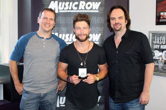 Pictured (L-R): MusicRow Chart Director Troy Stephenson, Chris Lane, and MusicRow Publisher/Owner Sherod Robertson.