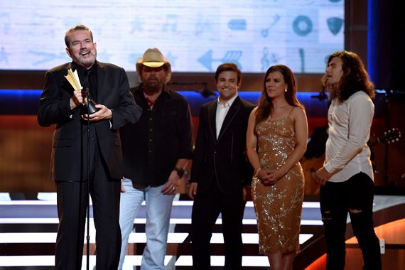 Songwriter Jimmy Webb recieves an award onstage from singer-songwriter Toby Keith, musical artists Neil Perry, Kimberly Perry and Reid Perry from musicial group The Band Perry at the 10th Annual ACM Honors at the Ryman Auditorium on August 30, 2016 in Nashville, Tennessee. (Photo by John Shearer/Getty Images for ACM)