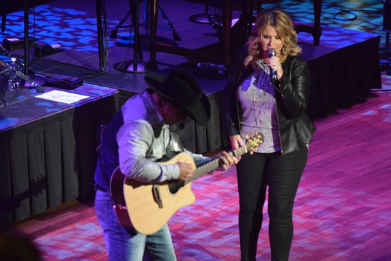 Pictured (L-R): Garth Brooks, Trisha Yearwood. Photo: Moments By Moser Photography