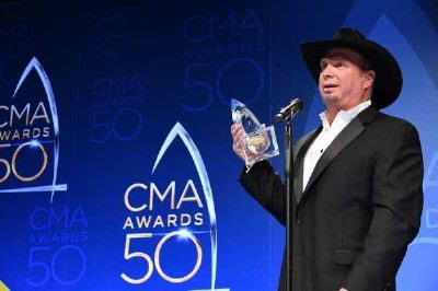 Five-time CMA Entertainer of the Year Garth Brooks shares remarks Wednesday during a press conference following "The 50th Annual CMA Awards." Photo: ABC/Brett Oronzio