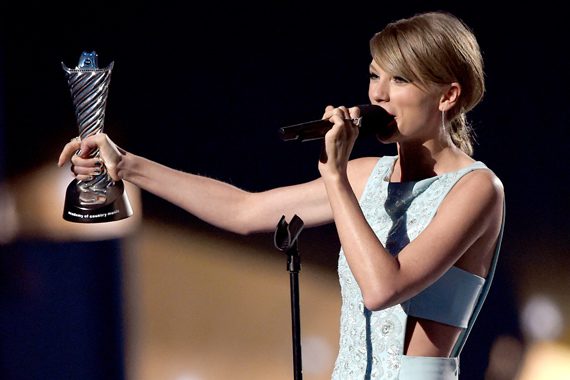 Taylor Swift receives Milestone Award at 50th Annual ACM Awards. Photo: Courtesy of ACM