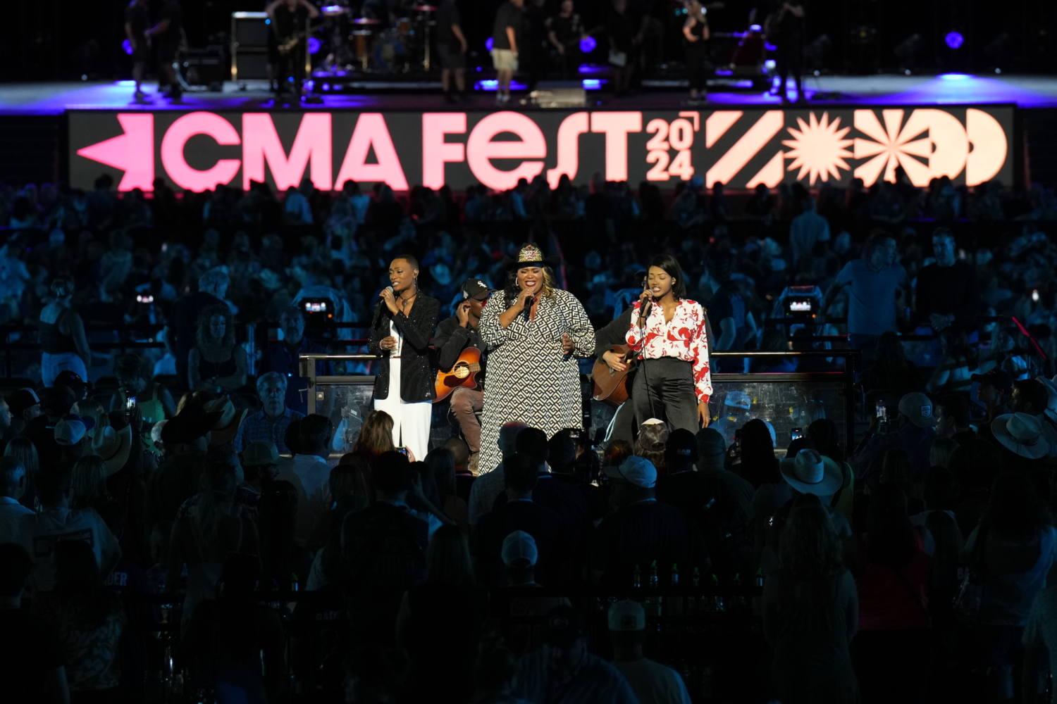 Cma Thursday CMA Fest Night 1: Post Malone, Jordan Davis, Ashley McBryde & More ...