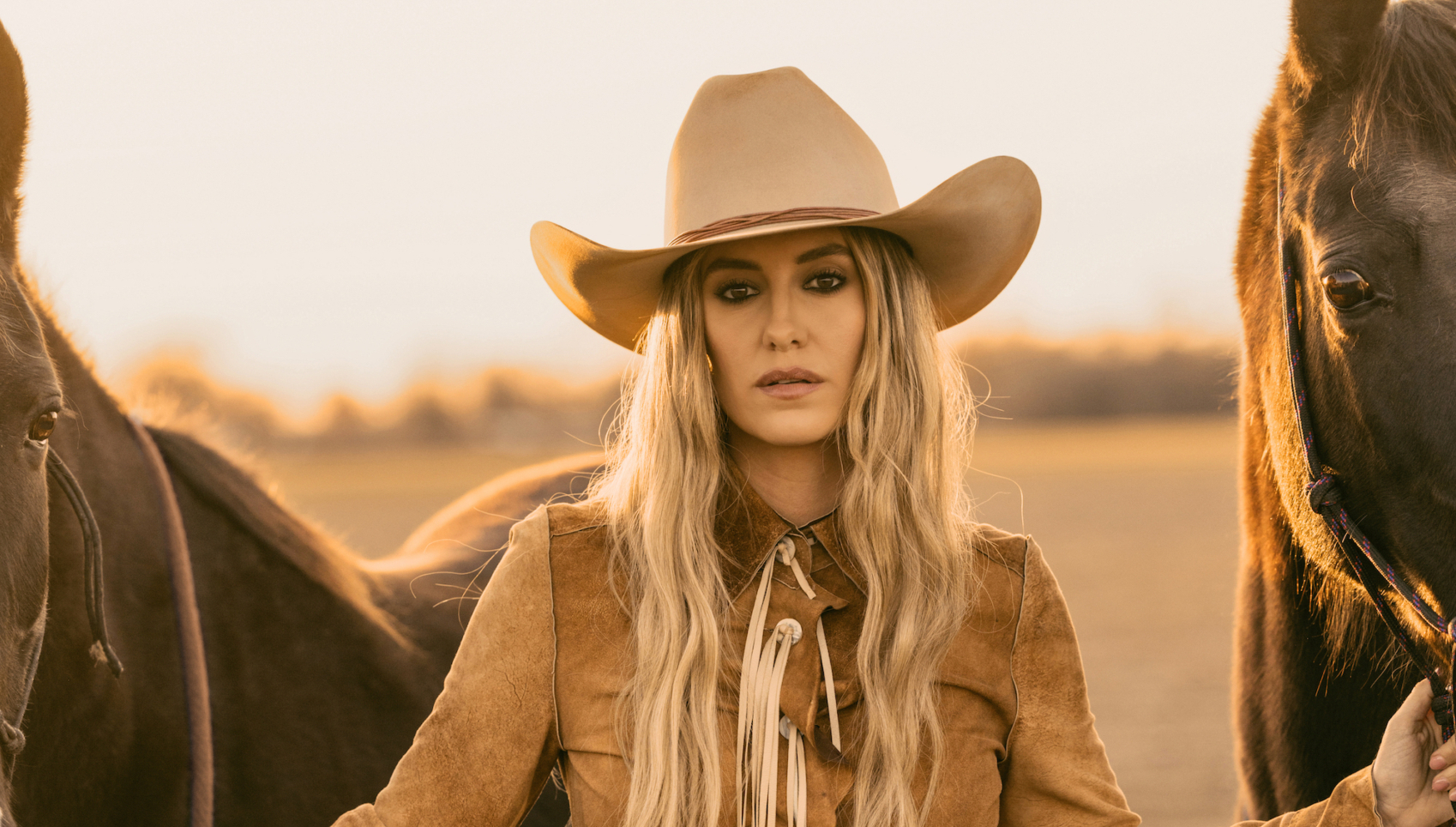 Lainey Wilson To Take 'Whirlwind Tour' Overseas In March