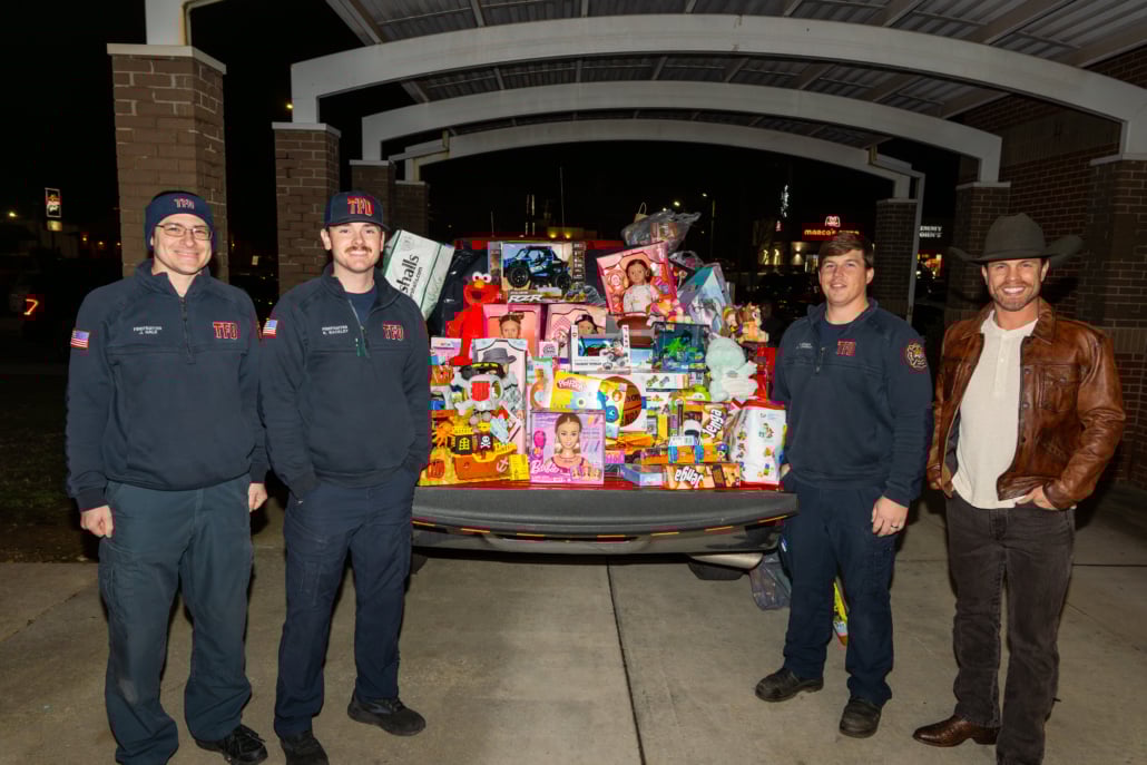 Industry Ink: Dustin Lynch, Chandler Walters, OVATION by Onoleigh, Leslie Perez