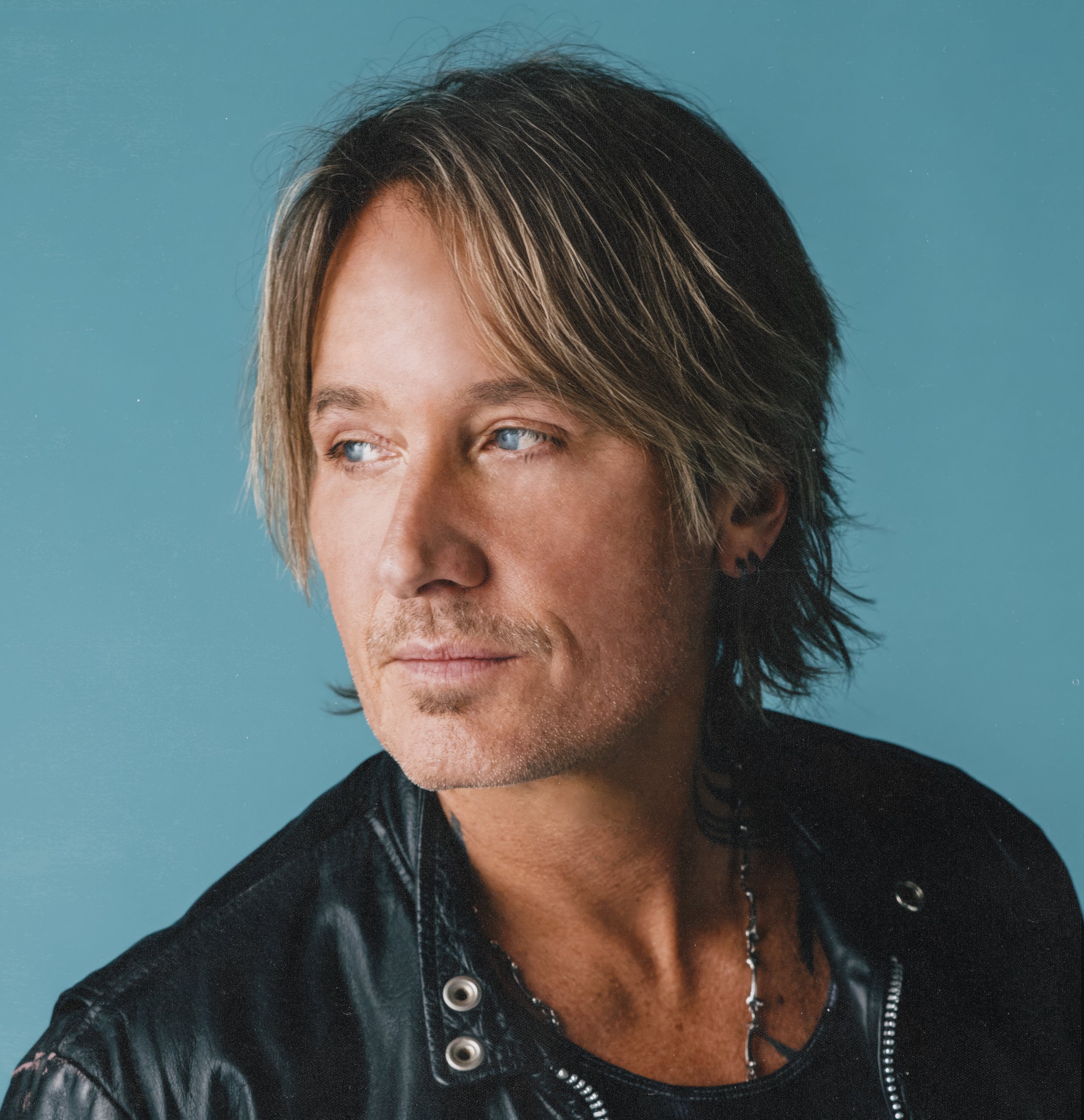 Keith Urban made some young patients very happy recently. The country music  star visited Monroe Carell Jr. Children's Hospital at Vanderbilt in  Nashville, per People. It must have raised the spirits of, image size:2478x2560