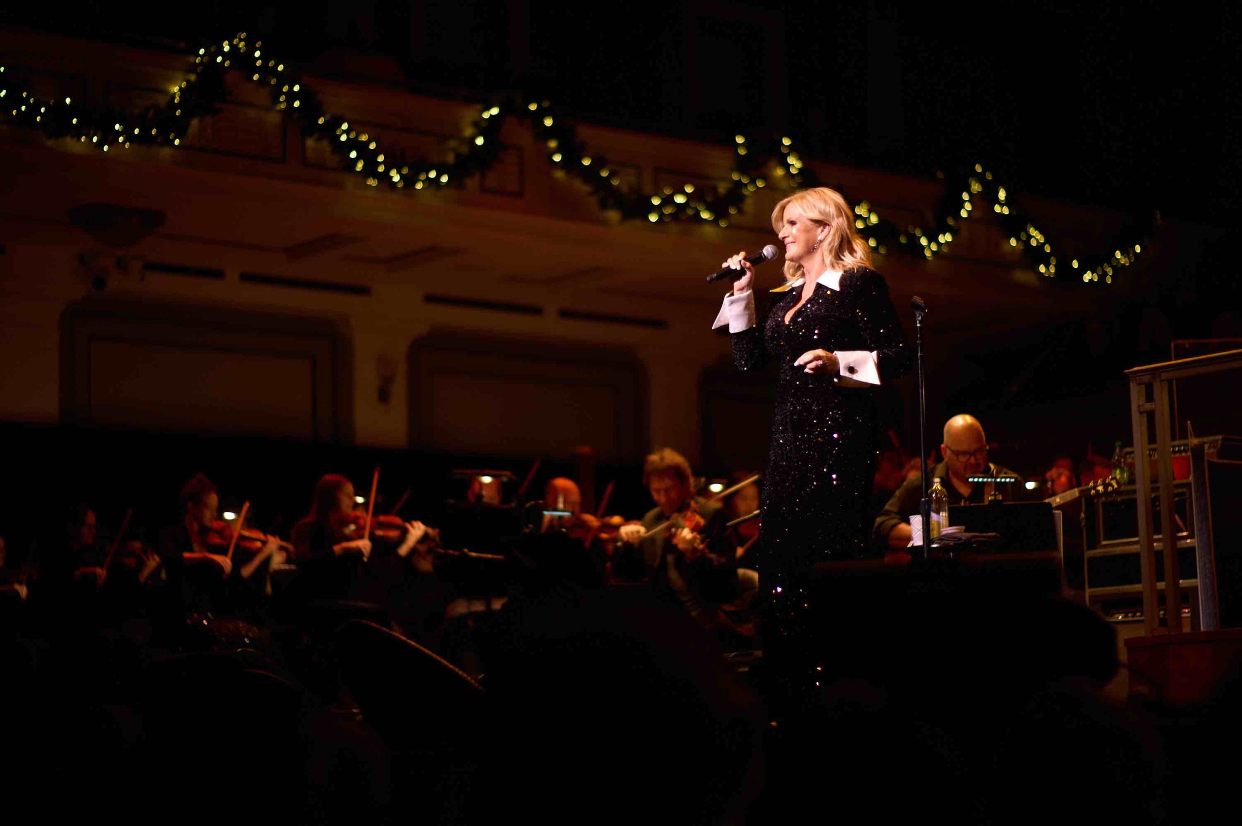 Trisha Yearwood Warms A Cold Nashville Night With Symphony Holiday Performance