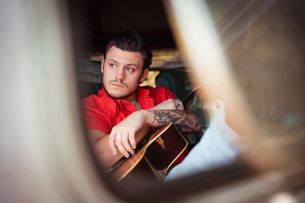 Logan Crosby Partners With Dating App NeverMissed For New ‘So Damn Free Tour’