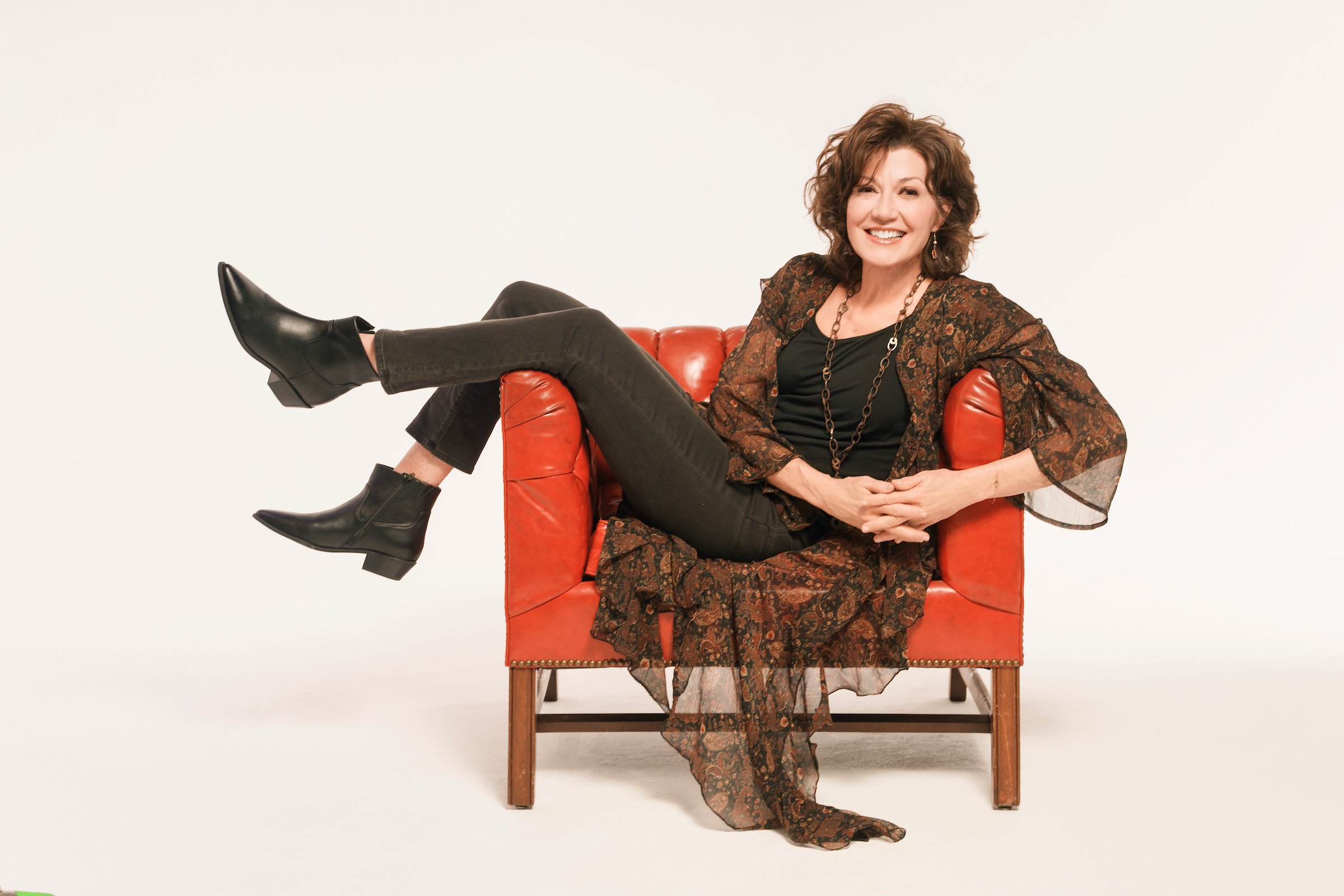 DISClaimer Single Reviews: Amy Grant Shares A ‘Beautifully Done’ Ballad