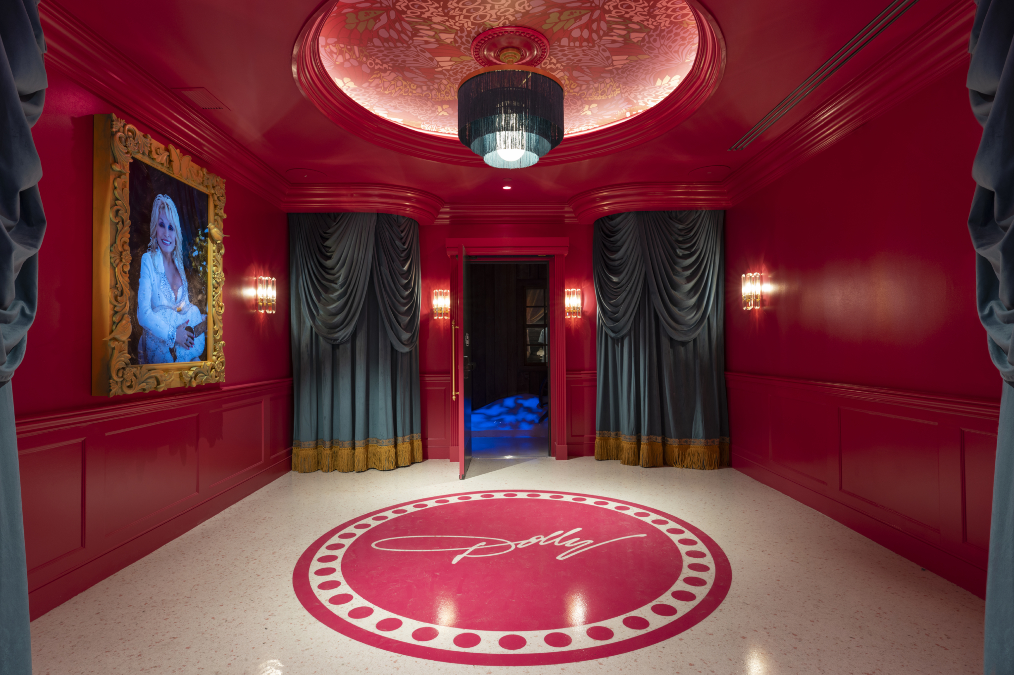 Photo Have Many Color Dolly’s SongTeller Hotel & Life Of Many Colors Museum Celebrate ...